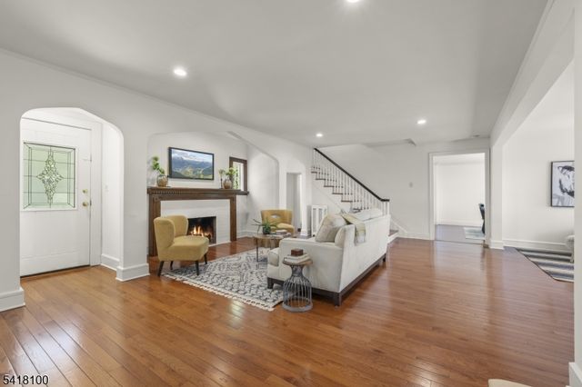 372 Wyoming Ave, Millburn Twp., NJ 07041