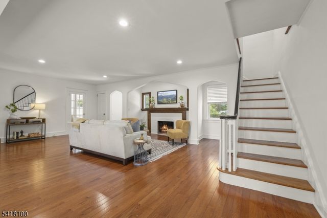 372 Wyoming Ave, Millburn Twp., NJ 07041