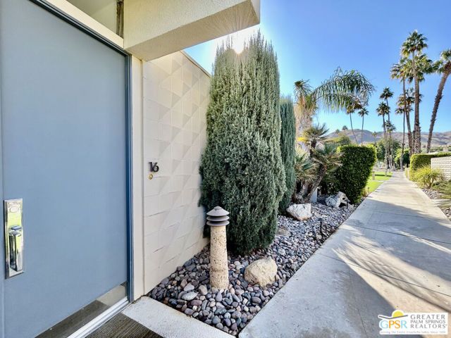 16 Lakeview Circle, Palm Springs, CA 92264