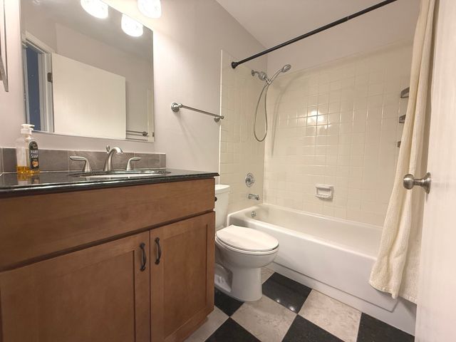 1757 Eastwood Court 4, Schaumburg, IL 60195