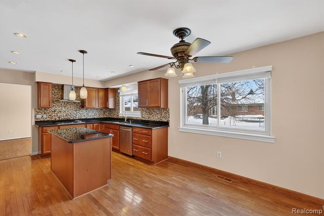 7065 Epping Drive, Canton, MI 48187