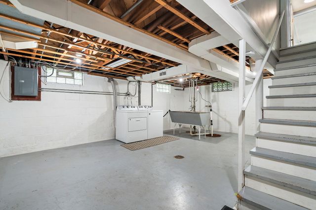 8549 Greenwood Avenue, Munster, IN 46321