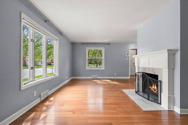 8549 Greenwood Avenue, Munster, IN 46321