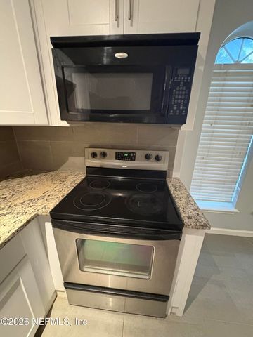86005 MAPLE LEAF Place, Yulee, FL 32097