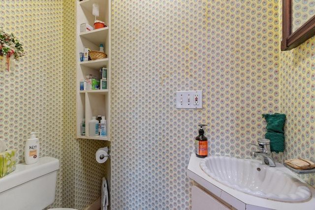 124 Prescott St, Reading, MA 01867