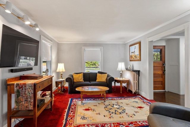 124 Prescott St, Reading, MA 01867