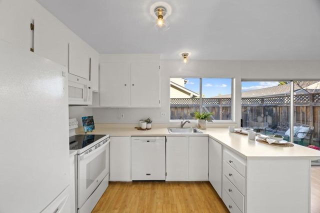 817 Peary Lane, Foster City, CA 94404