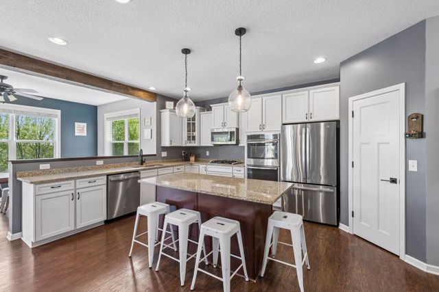 1113 Prairie View Lane, Waconia, MN 55387