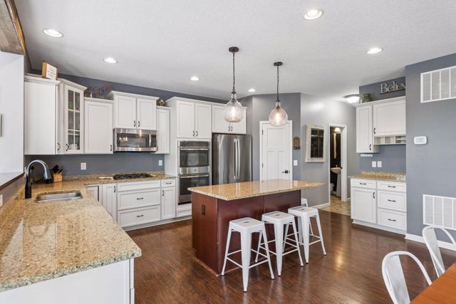 1113 Prairie View Lane, Waconia, MN 55387
