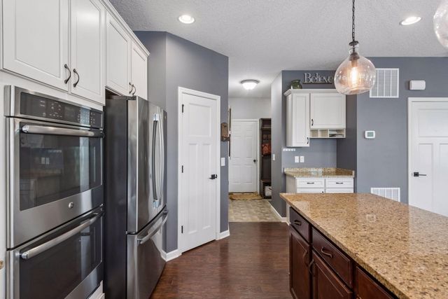 1113 Prairie View Lane, Waconia, MN 55387