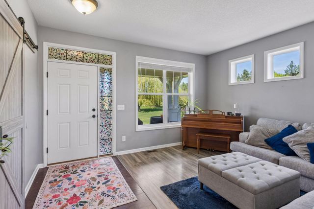1113 Prairie View Lane, Waconia, MN 55387