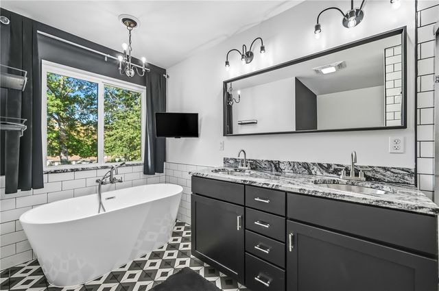 5237 Virginia Road, Hermitage, PA 16148