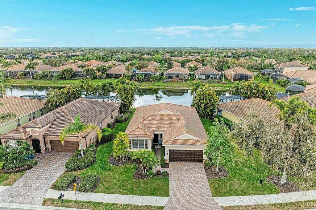 Image 3 of property listing at 220 RIVER ENCLAVE COURT, Bradenton, FL 34212