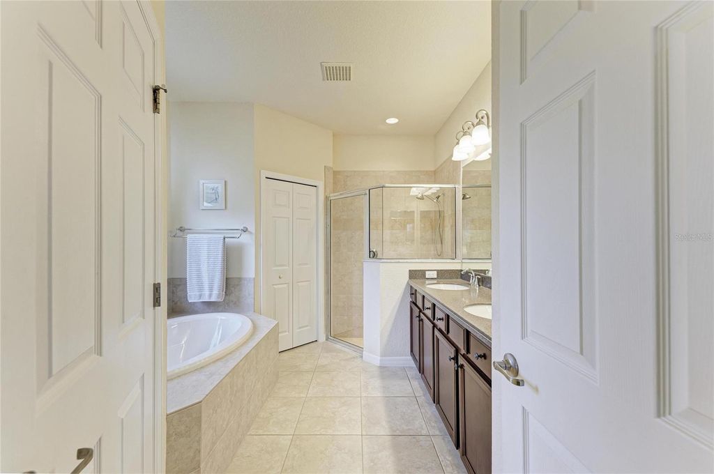 Image 29 of property listing at 220 RIVER ENCLAVE COURT, Bradenton, FL 34212