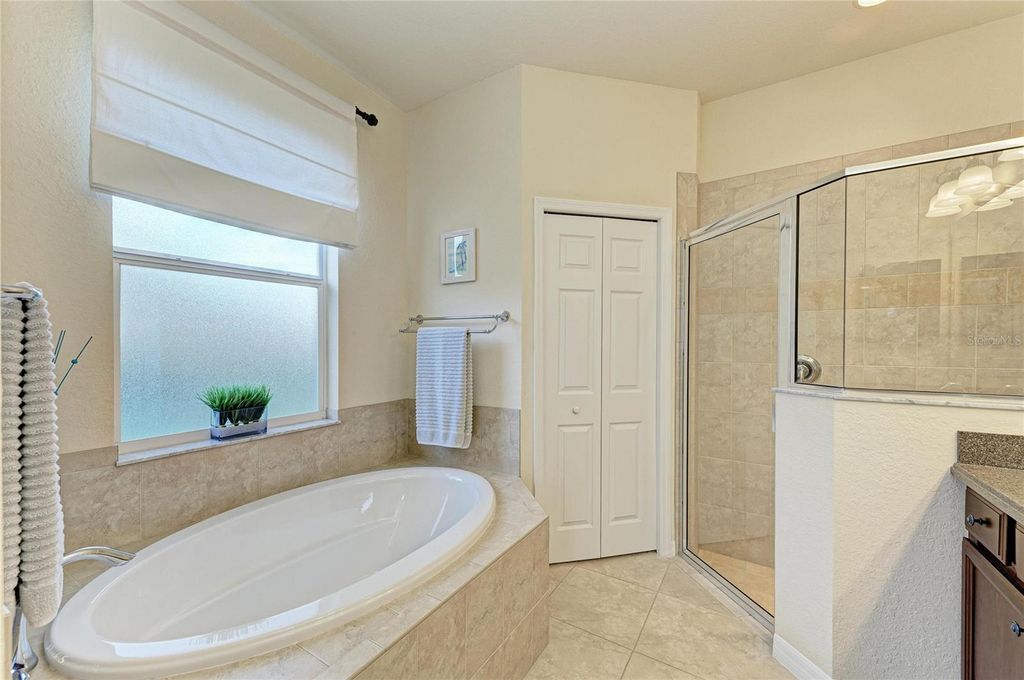 Image 31 of property listing at 220 RIVER ENCLAVE COURT, Bradenton, FL 34212
