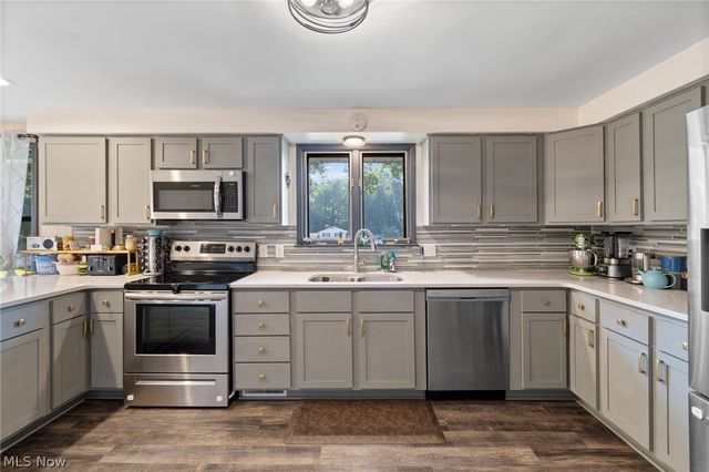 800 Woodview Drive NE, Massillon, OH 44646