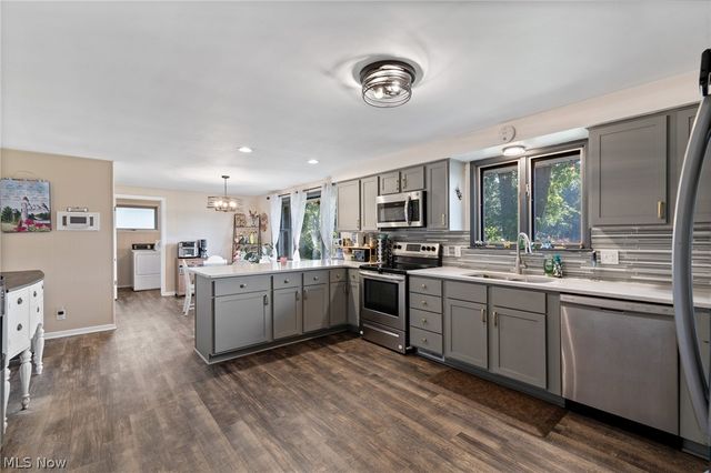 800 Woodview Drive NE, Massillon, OH 44646