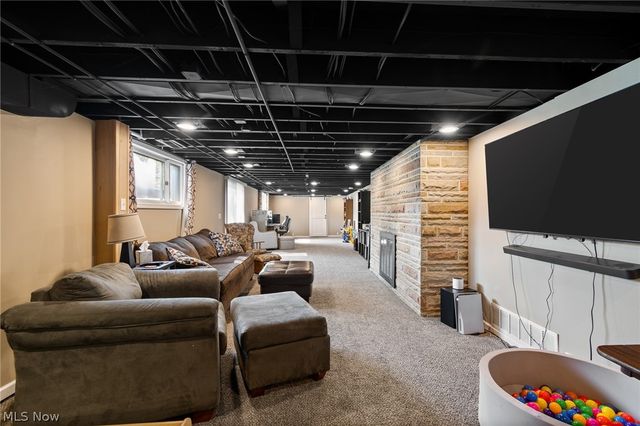 800 Woodview Drive NE, Massillon, OH 44646