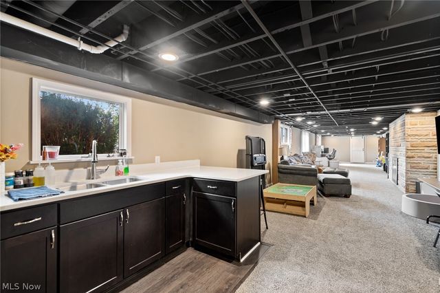 800 Woodview Drive NE, Massillon, OH 44646