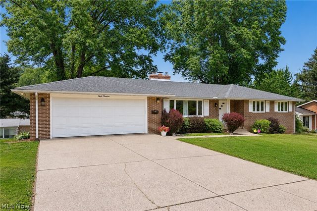800 Woodview Drive NE, Massillon, OH 44646