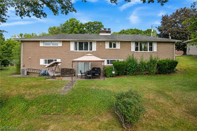 800 Woodview Drive NE, Massillon, OH 44646
