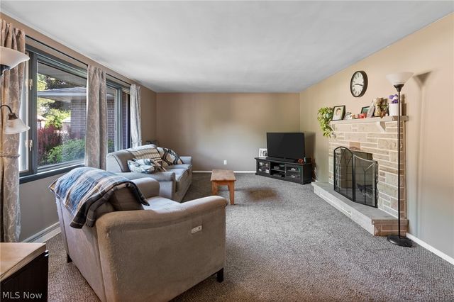 800 Woodview Drive NE, Massillon, OH 44646