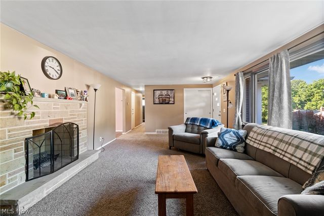 800 Woodview Drive NE, Massillon, OH 44646