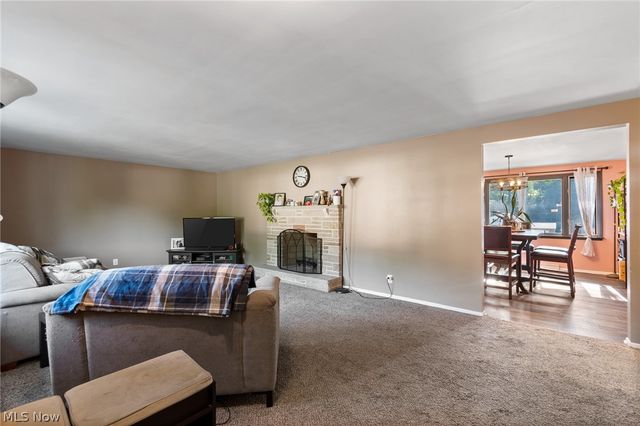 800 Woodview Drive NE, Massillon, OH 44646