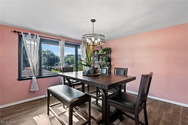 800 Woodview Drive NE, Massillon, OH 44646