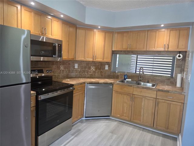 13022 SW 88th Ter N 201, Miami, FL 33186