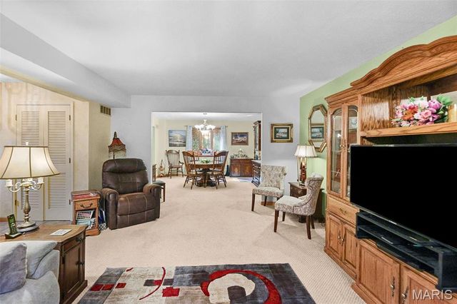 10 Knob Hill Court, Fairview Heights, IL 62208