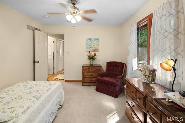 10 Knob Hill Court, Fairview Heights, IL 62208