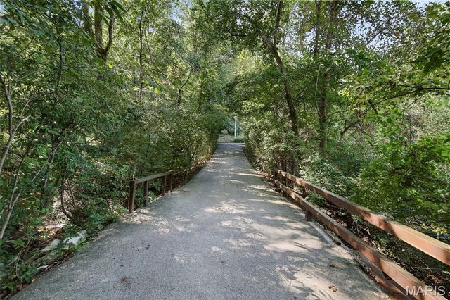 10 Knob Hill Court, Fairview Heights, IL 62208