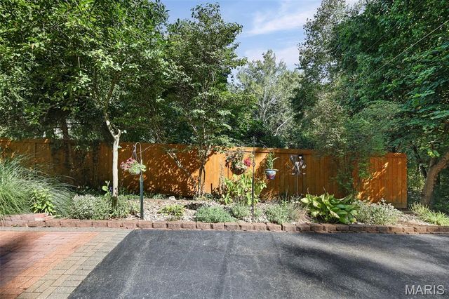 10 Knob Hill Court, Fairview Heights, IL 62208