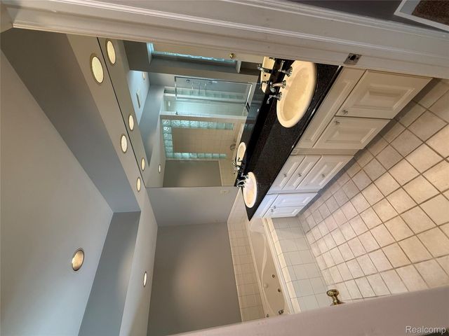 3380 BARLYN Lane, Bloomfield Charter Township, MI 48302