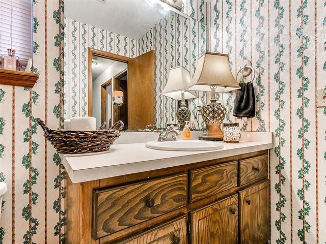 16 Bellgate Drive, Yukon, OK 73099