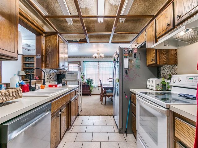 16 Bellgate Drive, Yukon, OK 73099