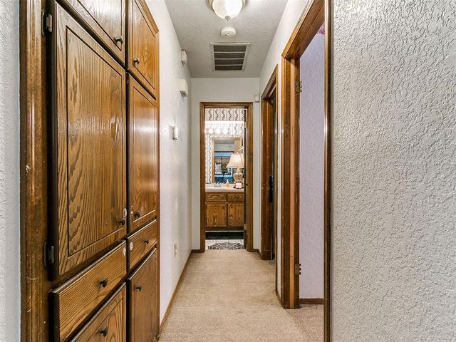 16 Bellgate Drive, Yukon, OK 73099