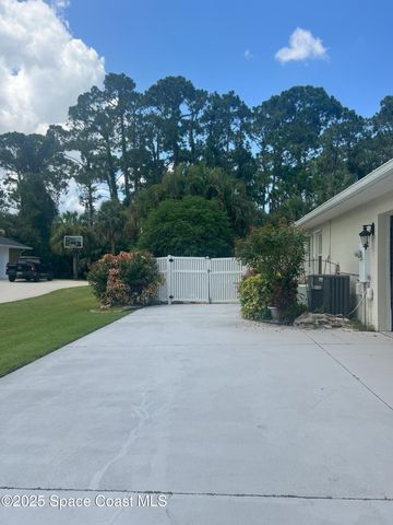 1748 Winding Ridge Circle SE, Palm Bay, FL 32909
