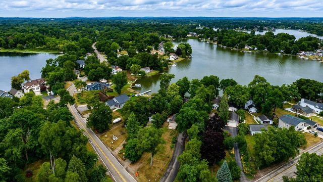9322 Cedar Island Road, White Lake Twp, MI 48386