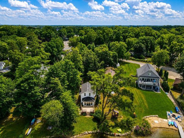 9322 Cedar Island Road, White Lake Twp, MI 48386
