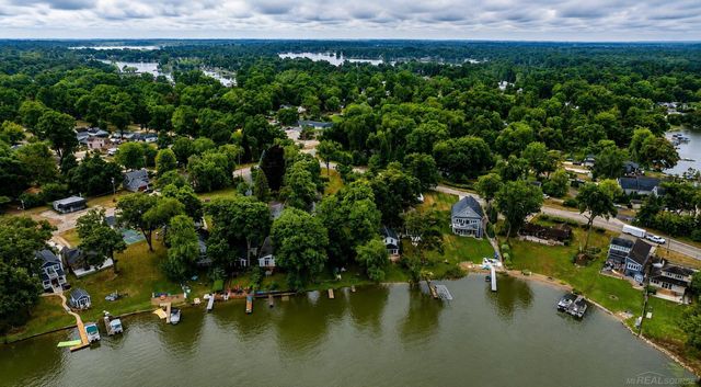 9322 Cedar Island Road, White Lake Twp, MI 48386