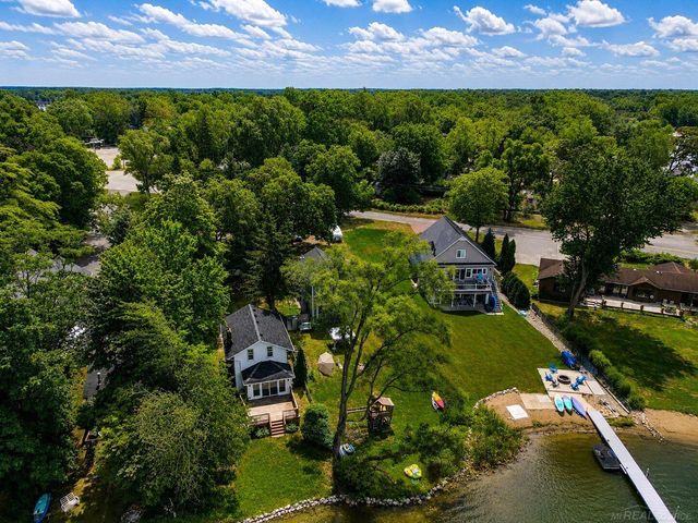 9322 Cedar Island Road, White Lake Twp, MI 48386