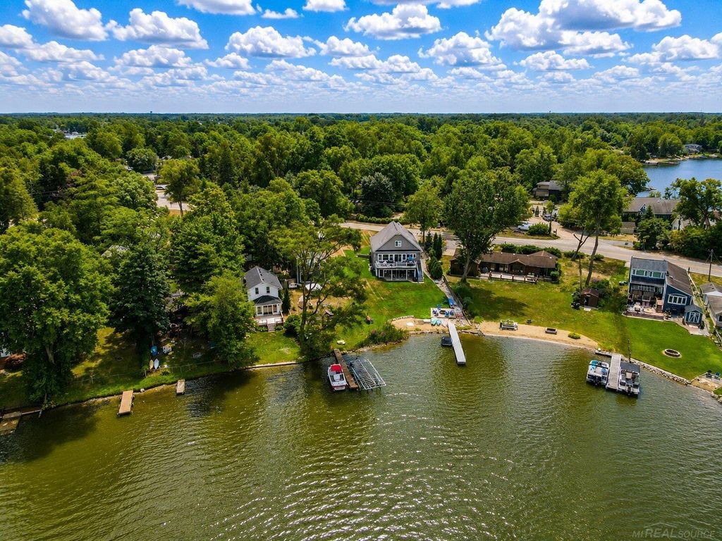 9322 Cedar Island Road, White Lake Twp, MI 48386