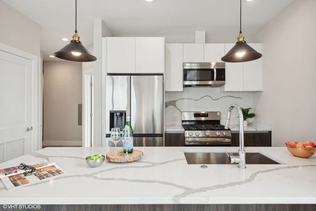 2342 W Adams Street 406, Chicago, IL 60612