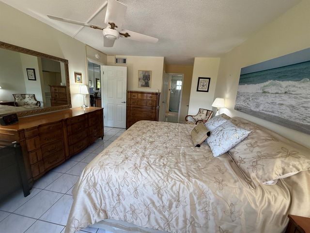 2861 NW 47th Terrace 304b, Lauderdale Lakes, FL 33313