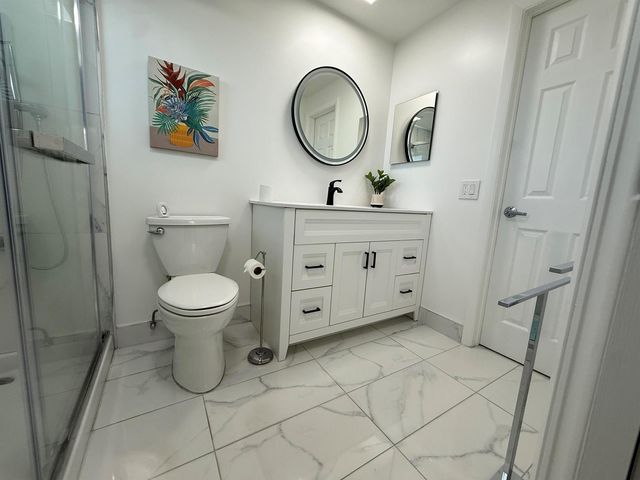 2861 NW 47th Terrace 304b, Lauderdale Lakes, FL 33313