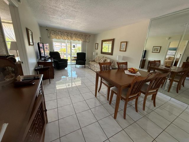 2861 NW 47th Terrace 304b, Lauderdale Lakes, FL 33313