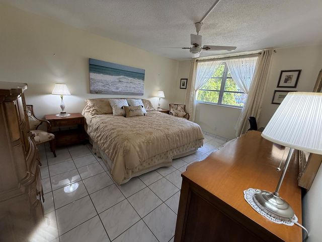 2861 NW 47th Terrace 304b, Lauderdale Lakes, FL 33313