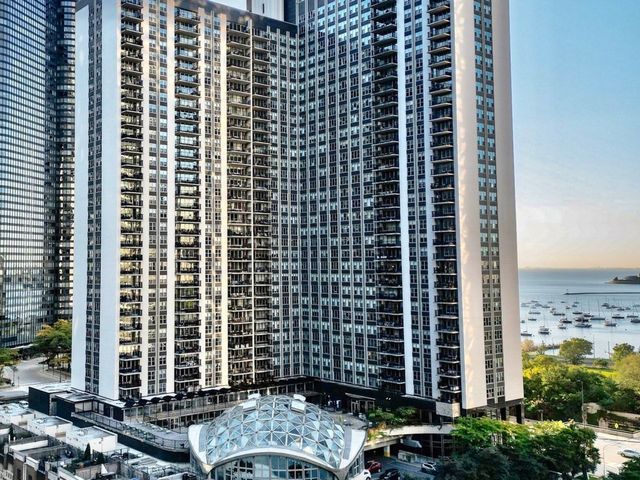 400 E RANDOLPH Street 1804, Chicago, IL 60601